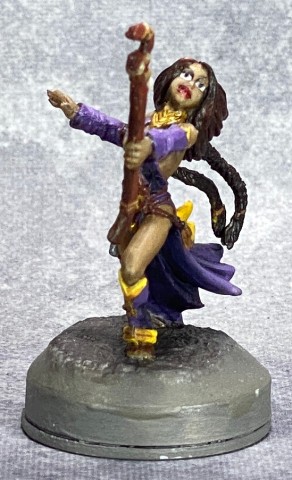 Front view of 89006 Seoni, Iconic Sorceress